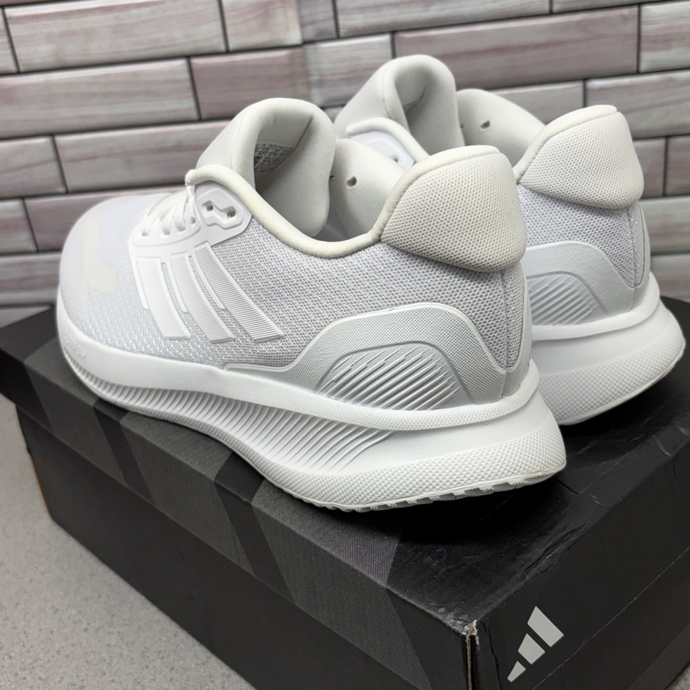 New Adidas Run Falcon 5 Men’s size 9   White Sneakers - Picture 7 of 8